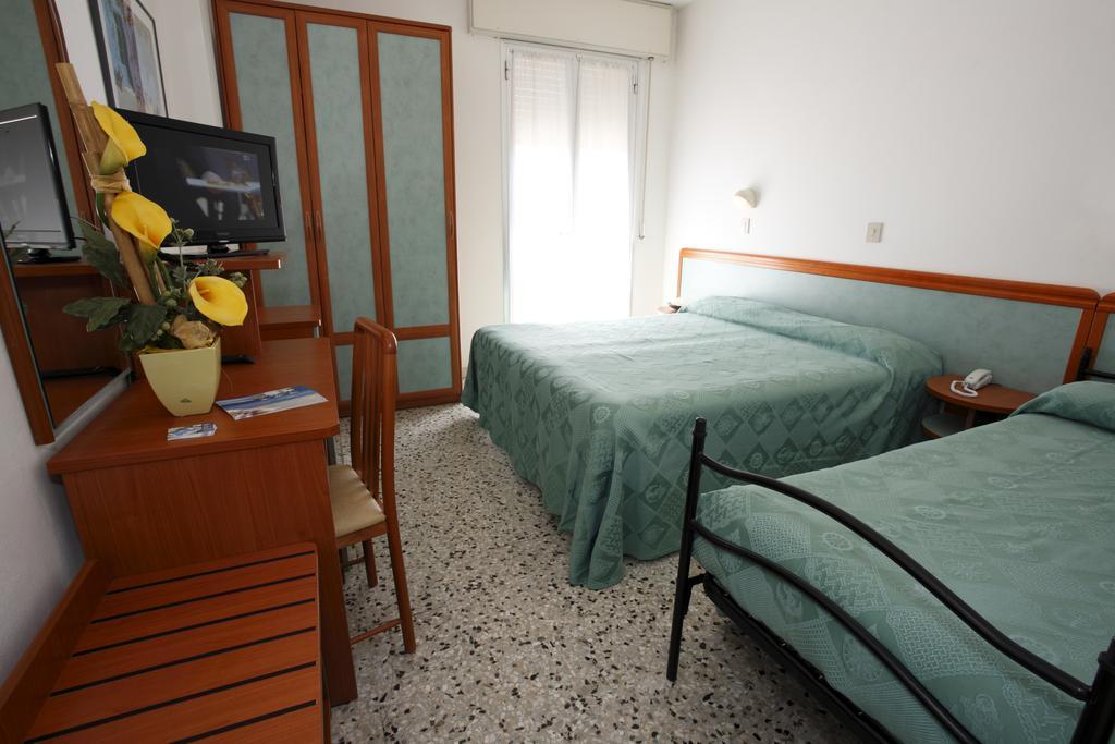 Hotel Vannini Rimini Oda fotoğraf