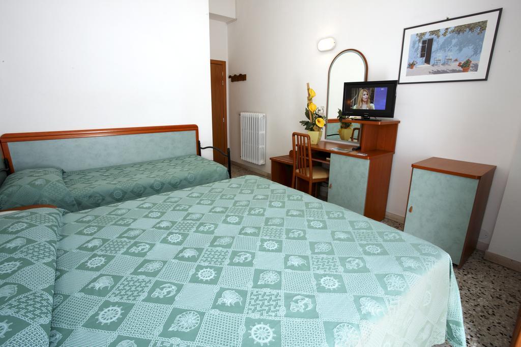 Hotel Vannini Rimini Oda fotoğraf